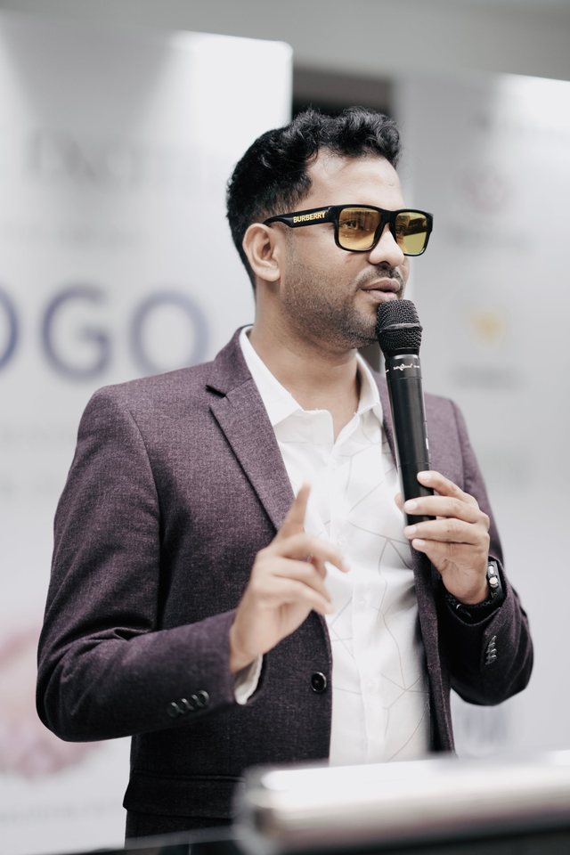 Nisar Aboobacker speaking at a Wedmin event